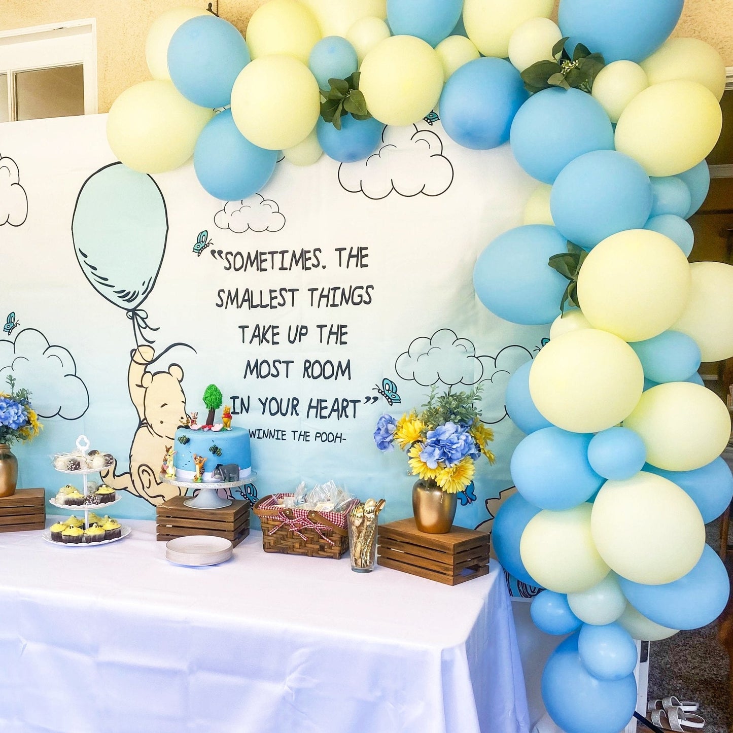 Classic Winnie the Pooh Backdrop with Pink or Blue Balloon – 5x7