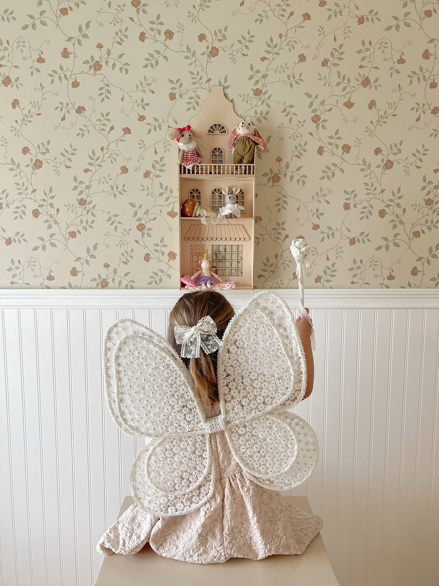 Fairy wings and 3 magic wands