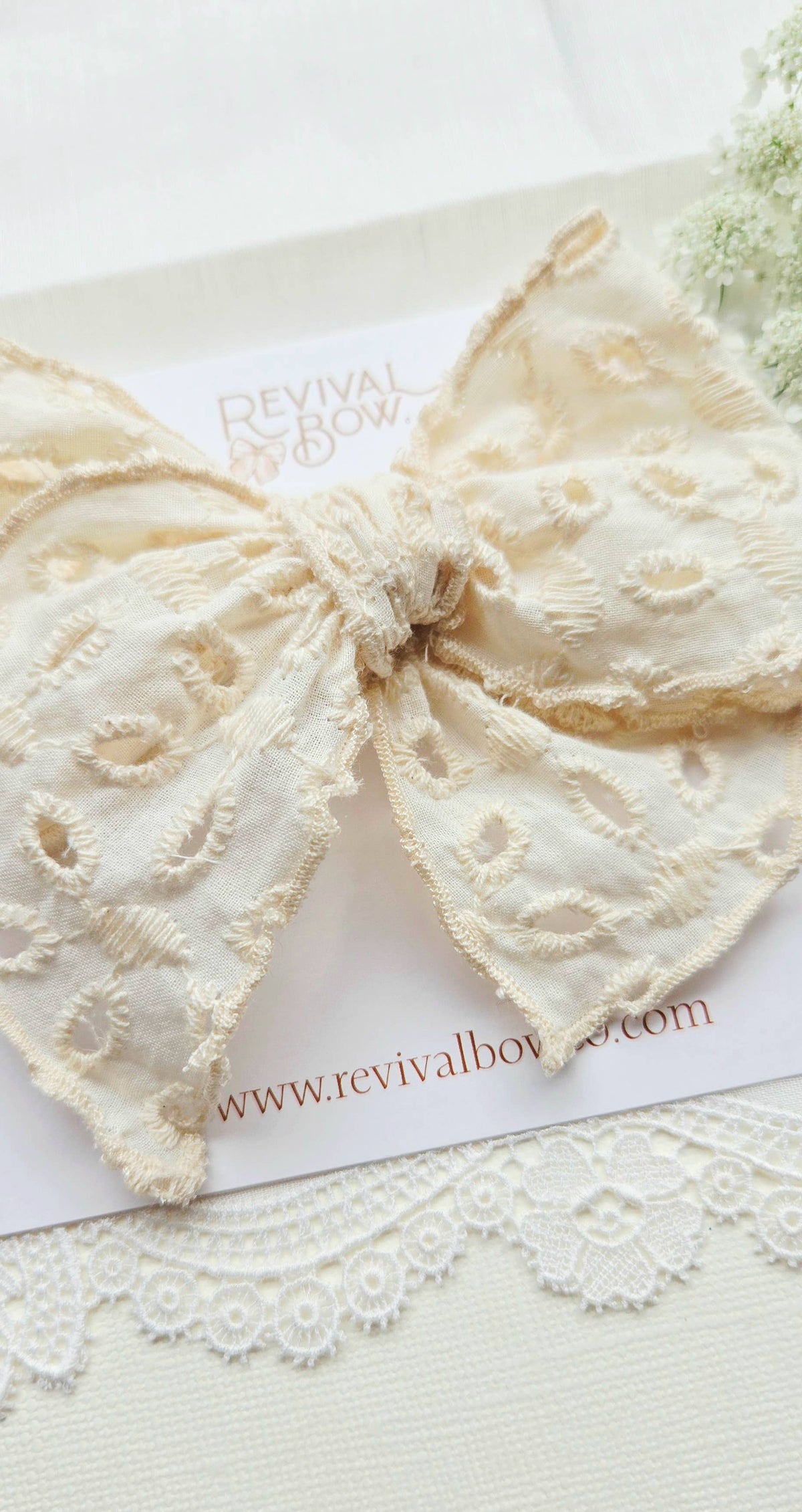 Fable Bow on Clip • Cream Eyelet