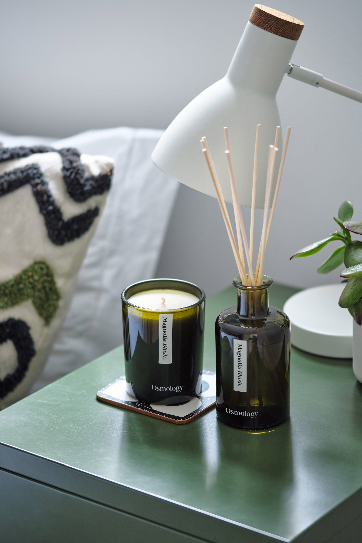 Magnolia Blush Scented Candle - Magnolia, Hibiscus, Cedarwood and Mandarin
