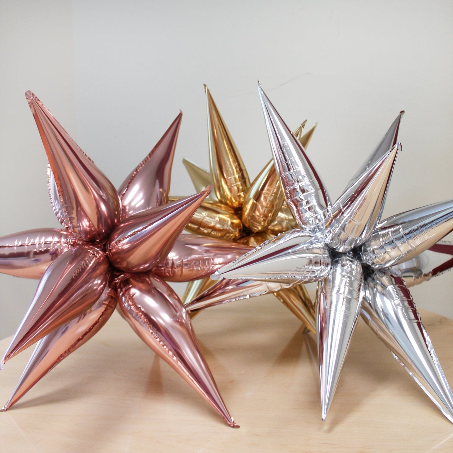 Gold Starburst Cluster Balloon – 26" and 40"