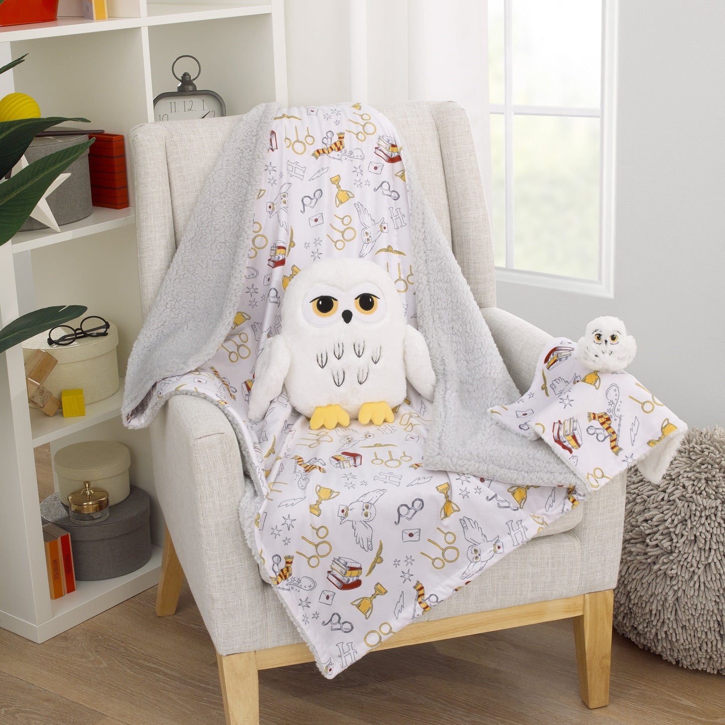 NoJo Warner Bros Harry Potter Hedwig Owl White, Gold and Red Super Soft Security Baby Blanket