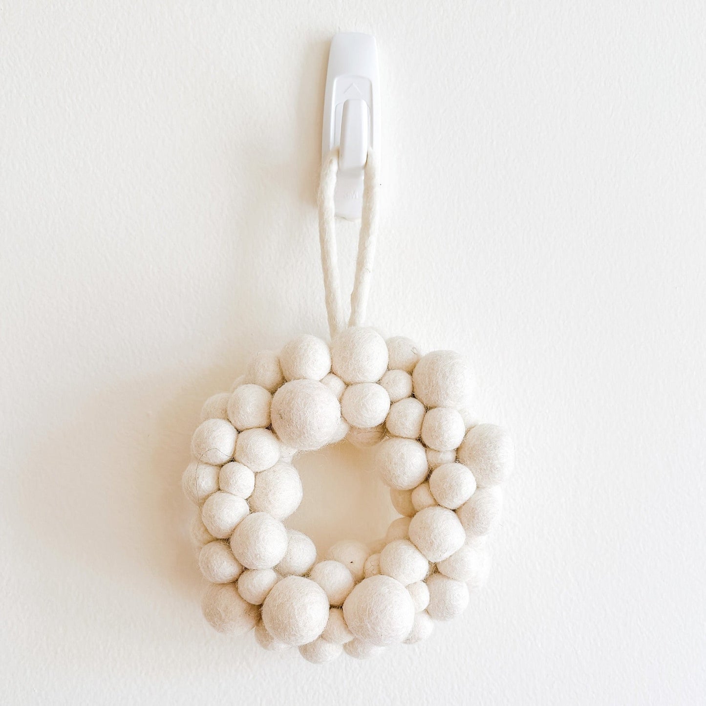 Felt Christmas Wreath - Pompom Balls / White