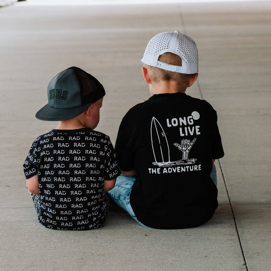 100% ORGANIC COTTON LONG LIVE THE ADVENTURE TEE - BLACK