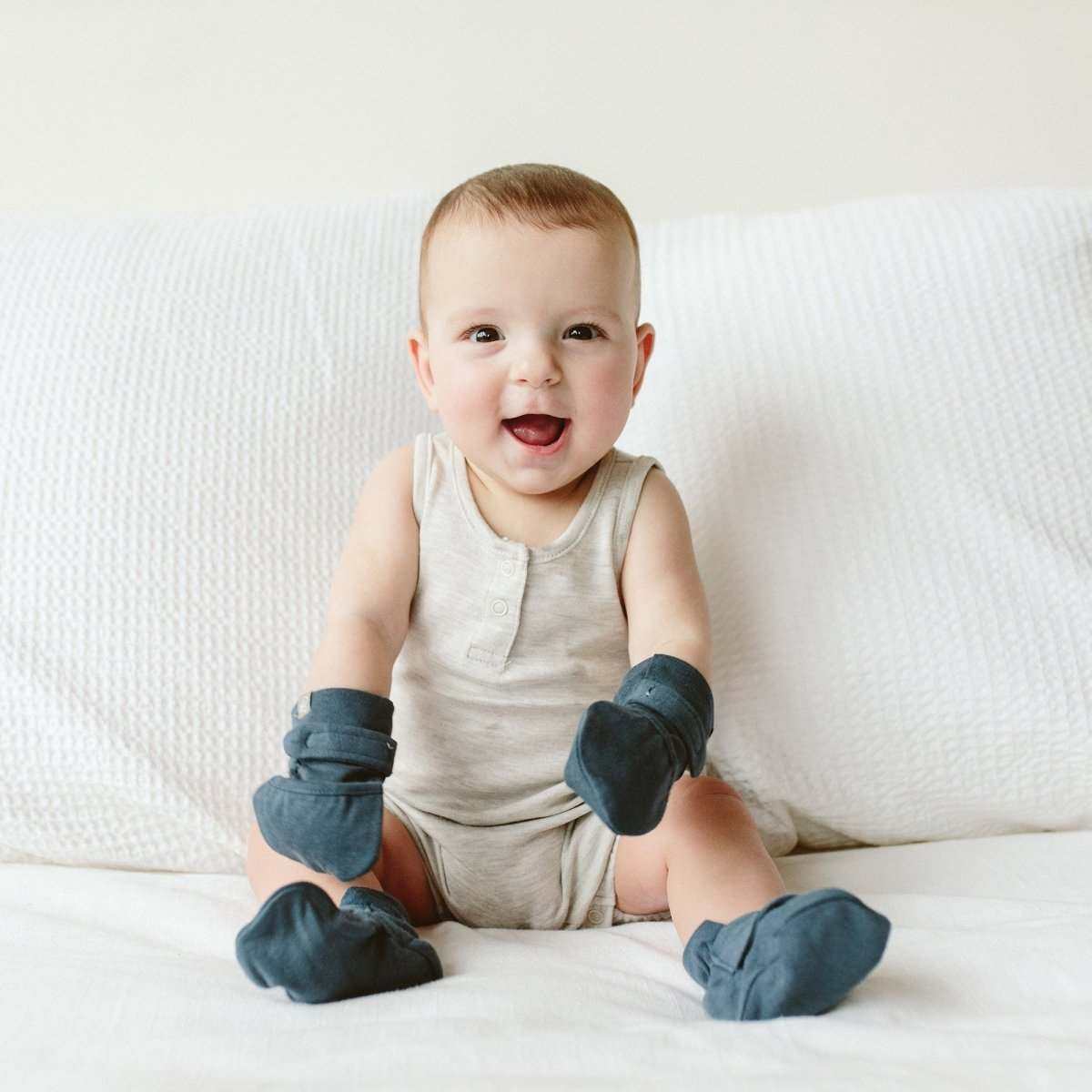 PREEMIE STAY ON MITTS | MIDNIGHT