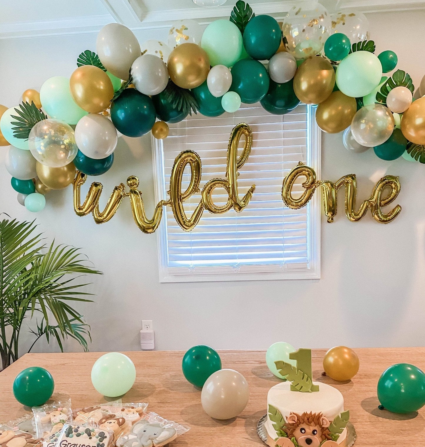 Premium Pastel Green Latex Balloon Cluster (5", 11” and 17”)