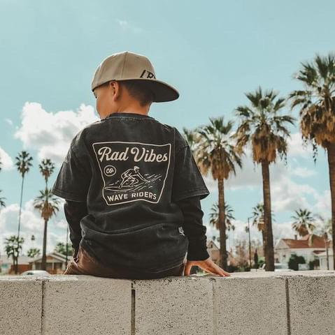 THE MAVERICKS TEE - FADED BLACK
