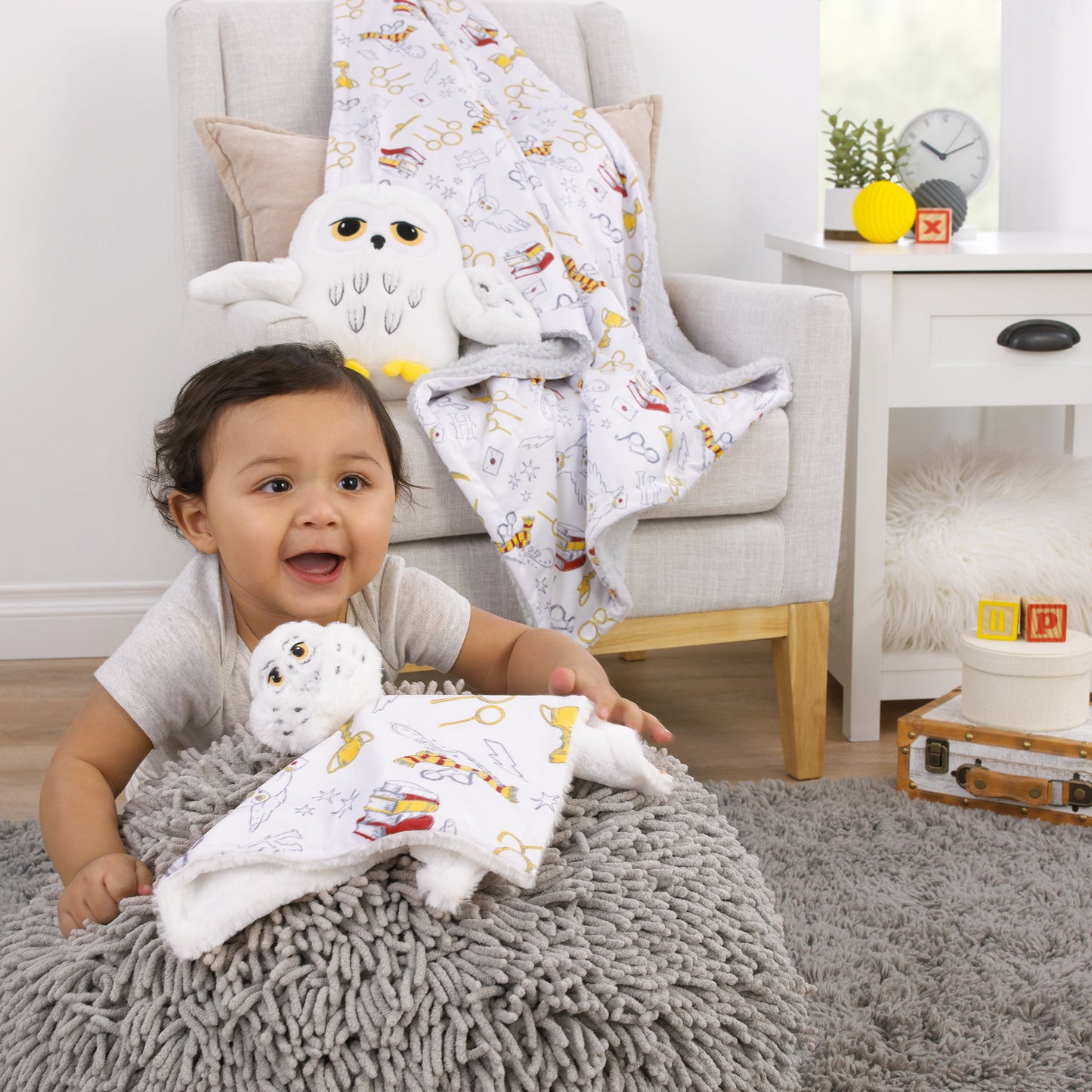 NoJo Warner Bros Harry Potter Hedwig Owl White, Gold and Red Super Soft Security Baby Blanket